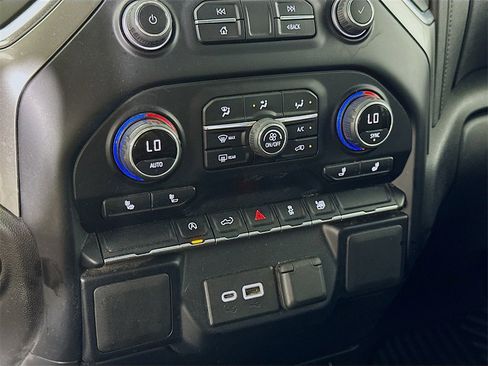 Used 2021 Chevrolet Silverado 1500 LT image 21