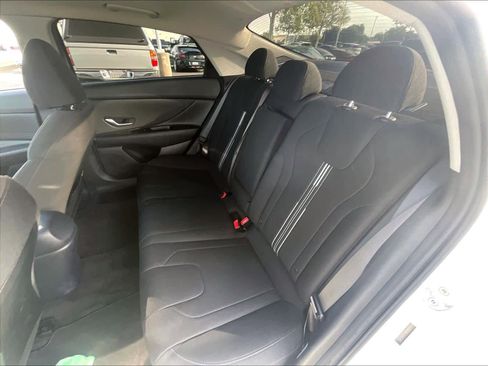 Used 2021 Hyundai Elantra SEL w/ Convenience + Premium Package image 28