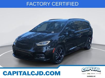 Used 2025 Chrysler Pacifica Limited w/ Trailer Tow Group