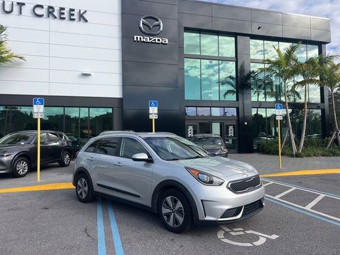 Used 2019 Kia Niro LX image 3