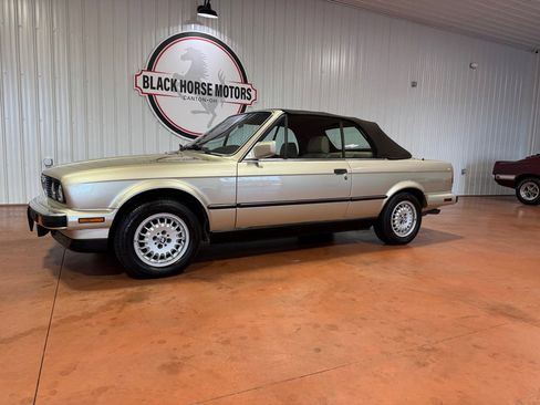 Used 1990 BMW 325i Convertible image 4