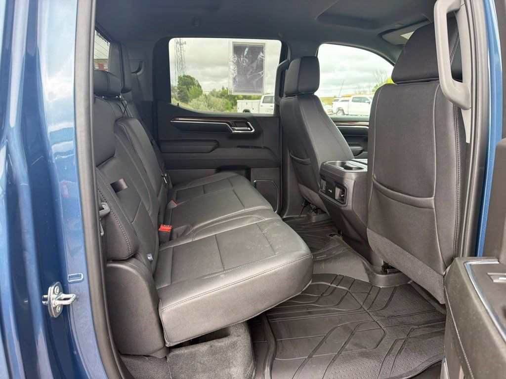 Used 2024 Chevrolet Silverado 1500 LT w/ Z71 Off-Road Package AWD/4WD image 39