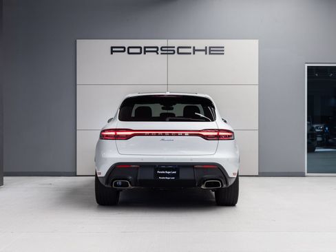 Certified 2026 Porsche Macan AWD/4WD image 6