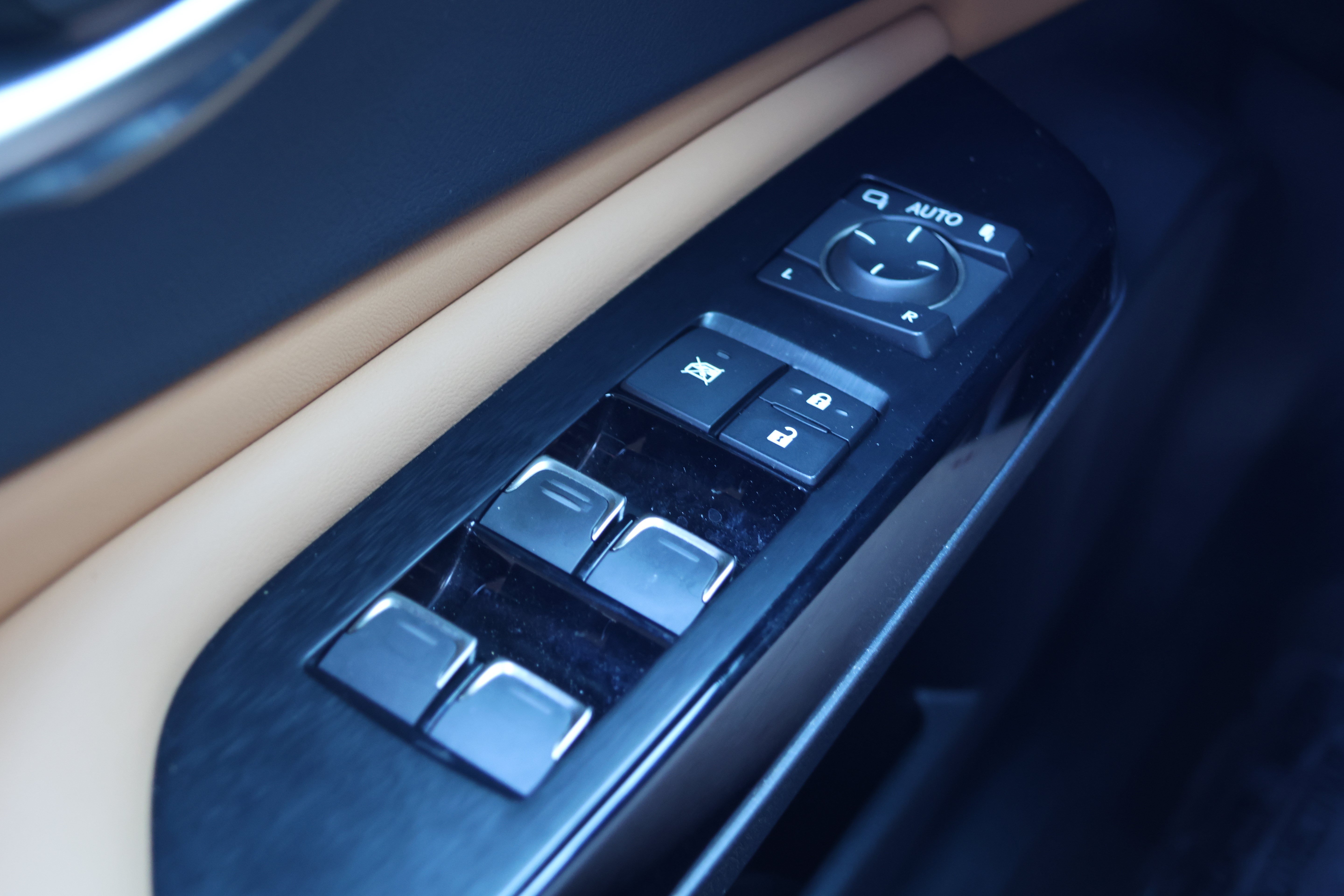 Used 2025 Lexus ES 350 w/ Technology Package FWD image 14