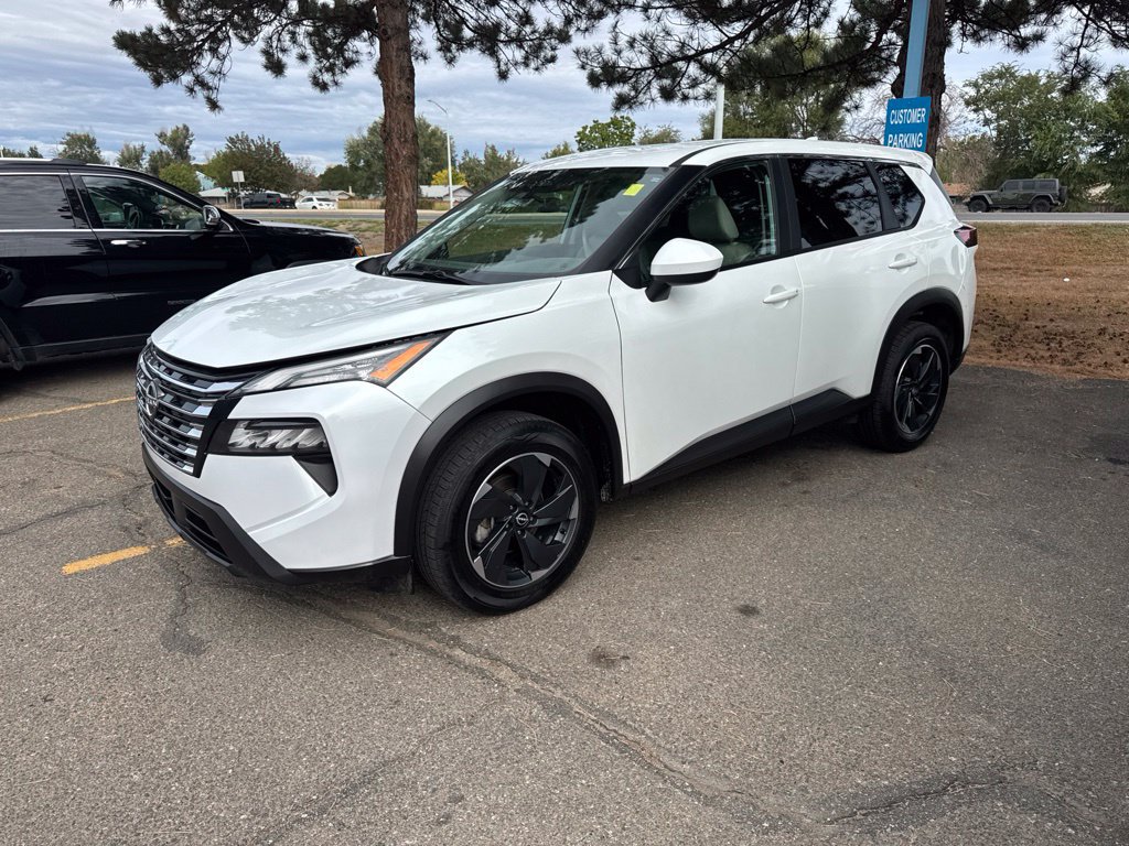 Used 2025 Nissan Rogue SV AWD/4WD image 1