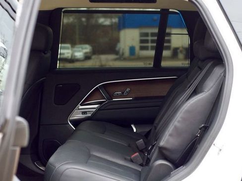Used 2023 Land Rover Range Rover Long Wheelbase SE image 36