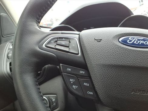 Used 2019 Ford Escape SEL image 16