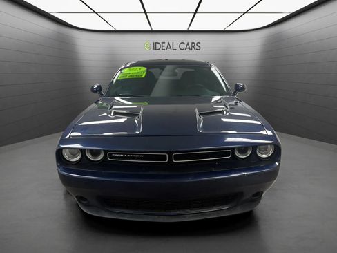 Used 2015 Dodge Challenger SXT RWD image 2