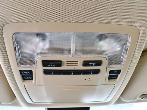 Used 2017 Toyota Highlander Limited FWD image 33