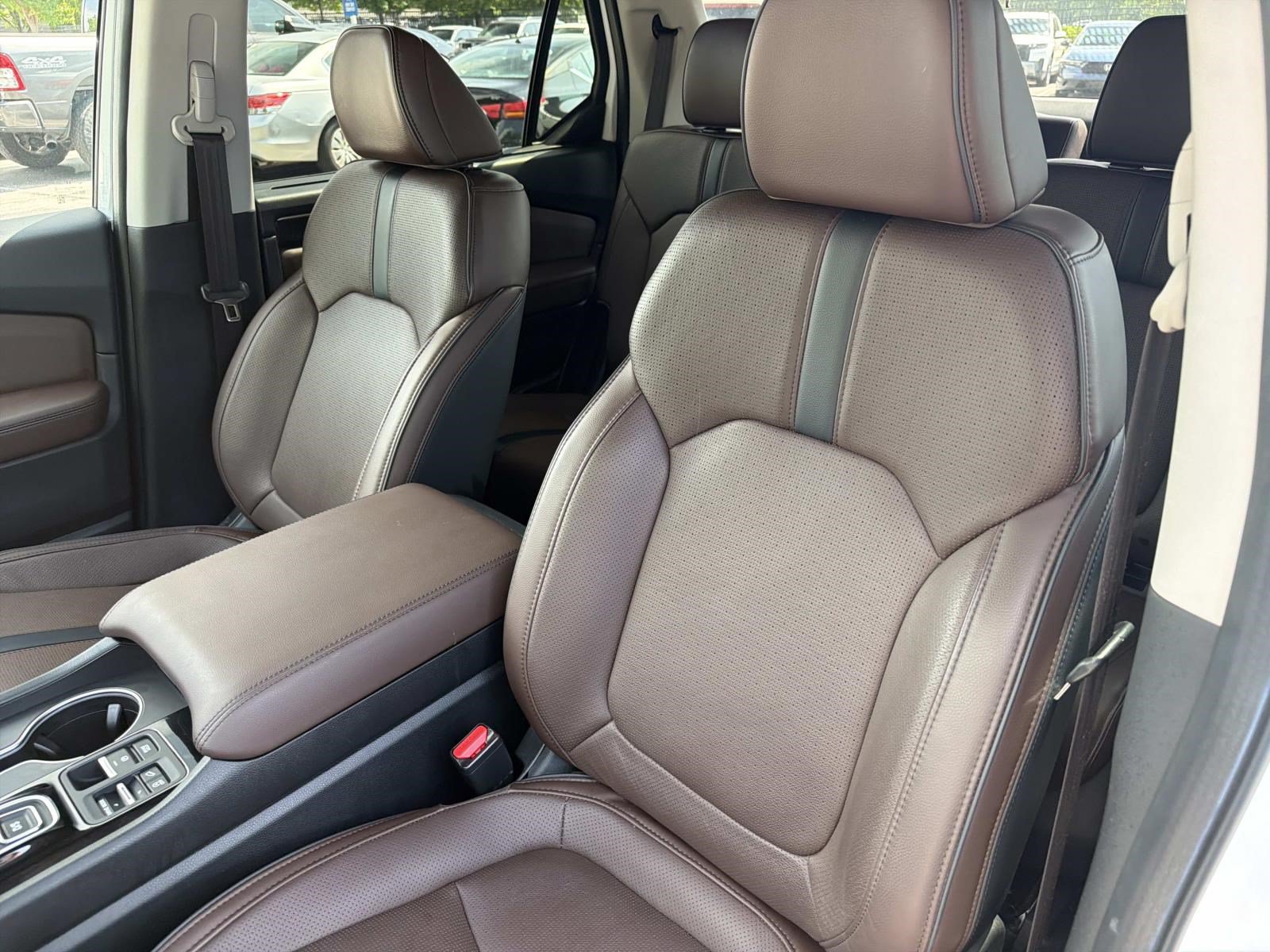 Used 2025 Honda Pilot Elite image 16
