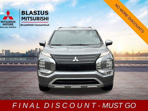 Used 2022 Mitsubishi Outlander SEL image 3