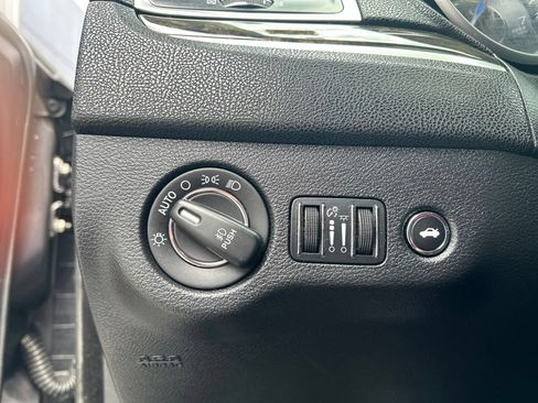 Used 2015 Chrysler 300 C RWD image 17