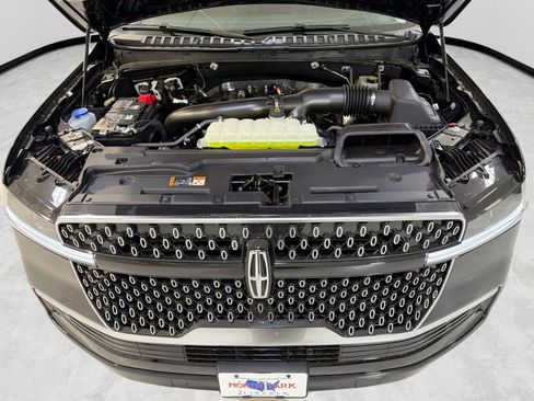 New 2026 Lincoln Navigator Premiere AWD/4WD image 30
