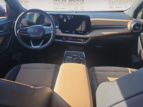 Used 2025 Chevrolet Equinox ACTIV w/ Safety and Technology Package FWD image 10