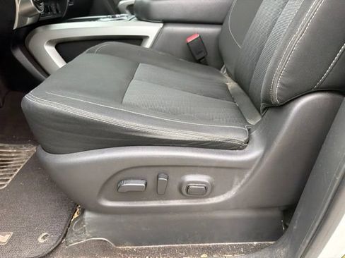 Used 2017 Nissan Titan XD AWD/4WD image 8