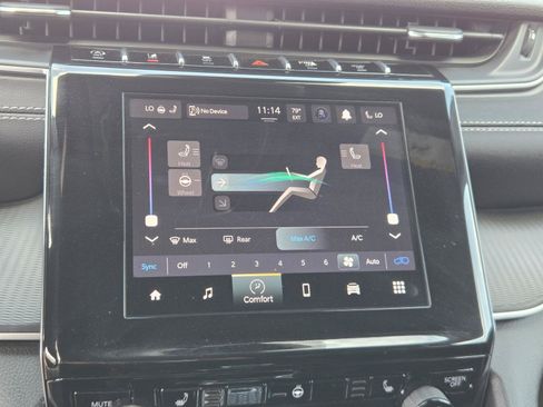 Used 2023 Jeep Grand Cherokee Altitude RWD image 10