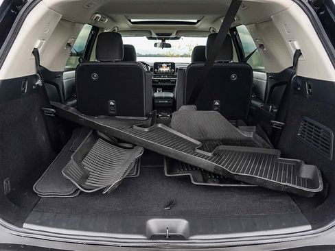 Used 2024 Nissan Pathfinder SV w/ SV Premium Package image 30