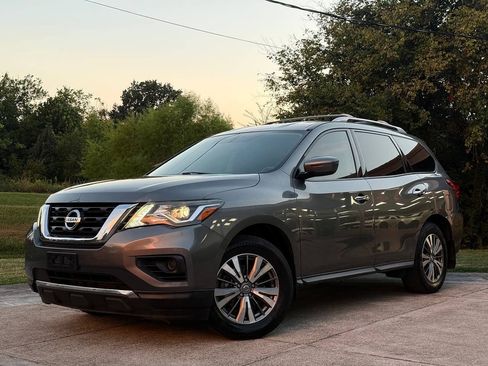 Used 2020 Nissan Pathfinder S FWD image 1