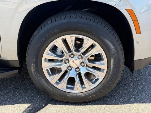 Used 2025 GMC Yukon XL Denali AWD/4WD image 9