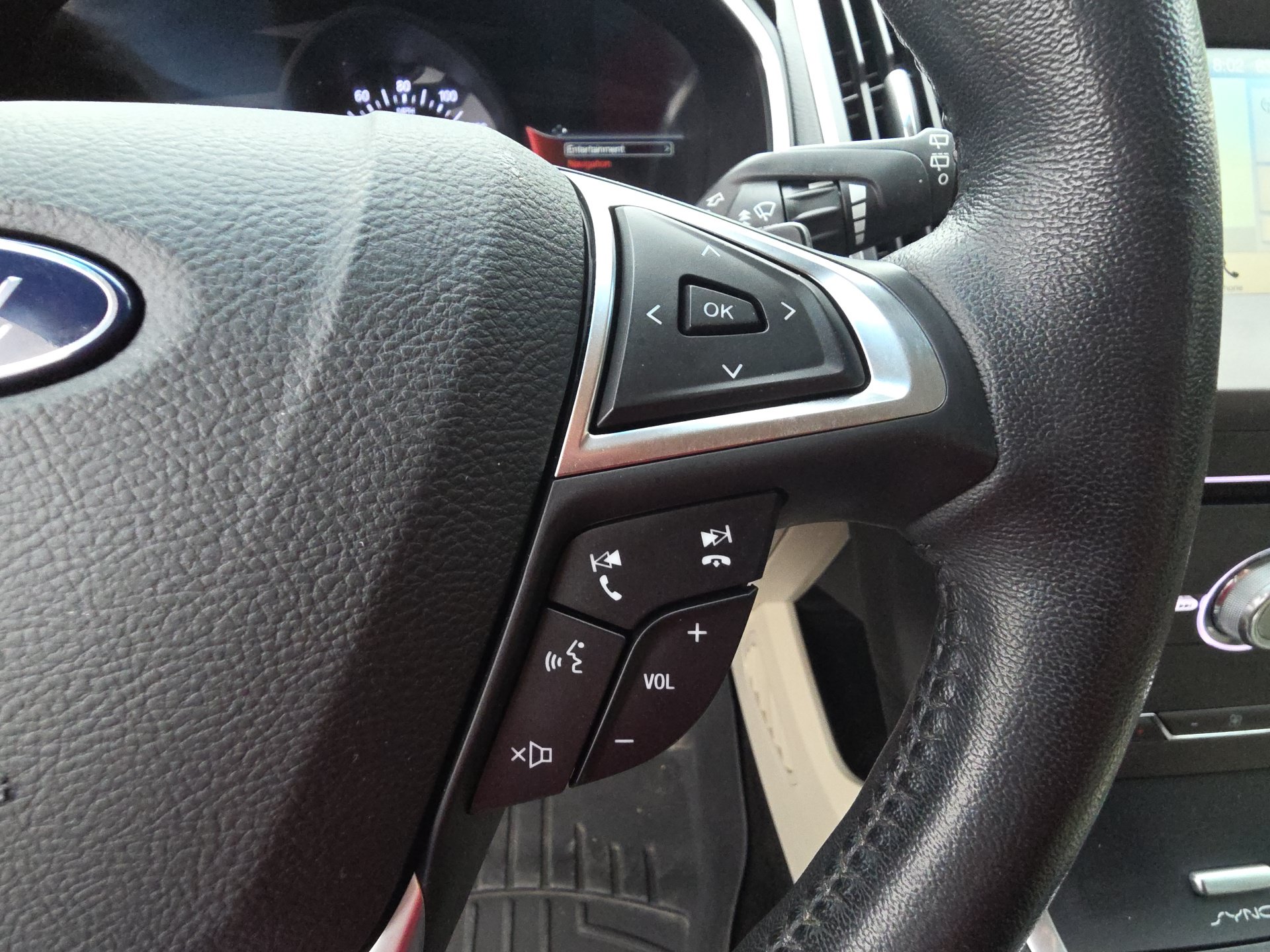 Used 2018 Ford Edge Titanium w/ Technology Package AWD/4WD image 19