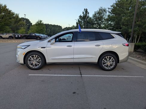 Used 2024 Buick Enclave Essence w/ Experience Buick Package AWD/4WD image 7