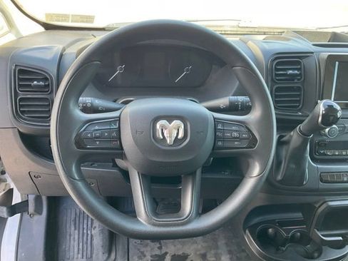 Used 2025 RAM ProMaster 2500 w/ Convenience Group FWD image 3