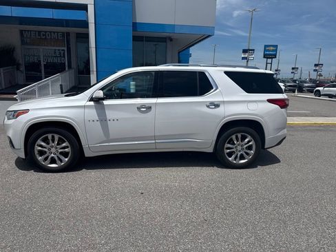 Used 2021 Chevrolet Traverse High Country FWD image 1