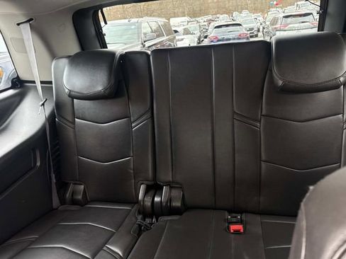 Used 2017 Cadillac Escalade Luxury image 19