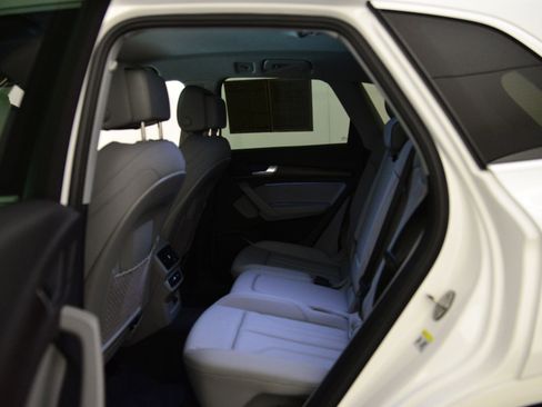 Certified 2022 Audi Q5 e Premium w/ Convenience Package image 11