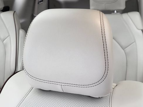 Used 2018 Chrysler Pacifica Limited FWD image 18