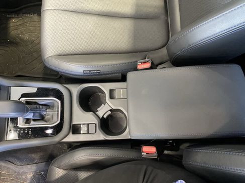 Used 2025 Subaru Forester Limited w/ Popular Package #2 AWD/4WD image 32