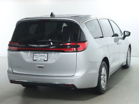 Used 2024 Chrysler Pacifica Touring-L FWD image 44