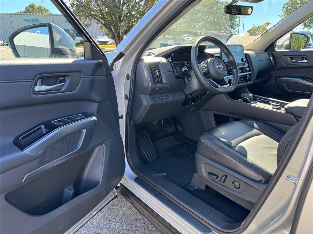 Certified 2025 Nissan Pathfinder SL AWD/4WD image 14