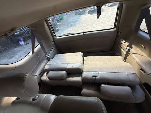 Used 2002 Toyota Sequoia Limited image 9