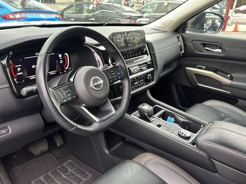 Used 2023 Nissan Pathfinder Platinum image 12
