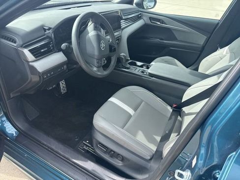 Used 2025 Toyota Camry SE FWD image 8