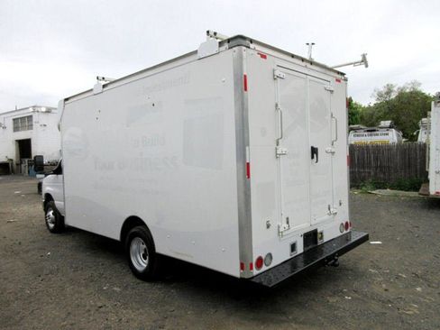 Used 2015 Ford E-450 and Econoline 450 Super Duty w/ Power Windows & Locks Group RWD image 4
