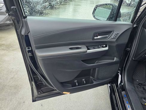 Used 2025 Toyota Sienna Platinum image 23