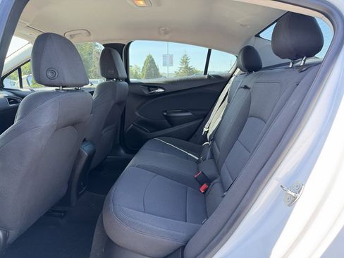 Used 2017 Chevrolet Cruze LT FWD image 14