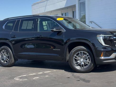 Used 2025 GMC Acadia Elevation FWD image 2