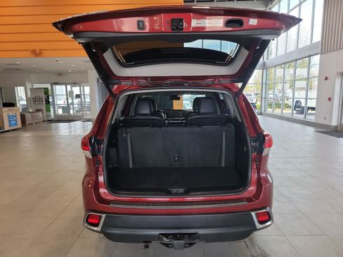 Used 2019 Toyota Highlander AWD V6 image 34