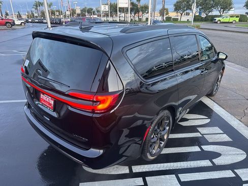New 2026 Chrysler Pacifica Limited w/ S Appearance Package image 5