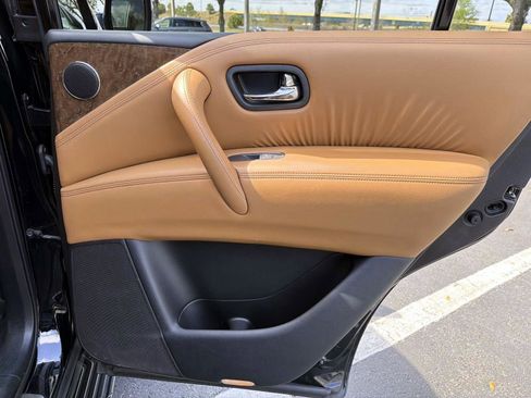 Used 2016 INFINITI QX80 4WD w/ Signature Edition Package image 19