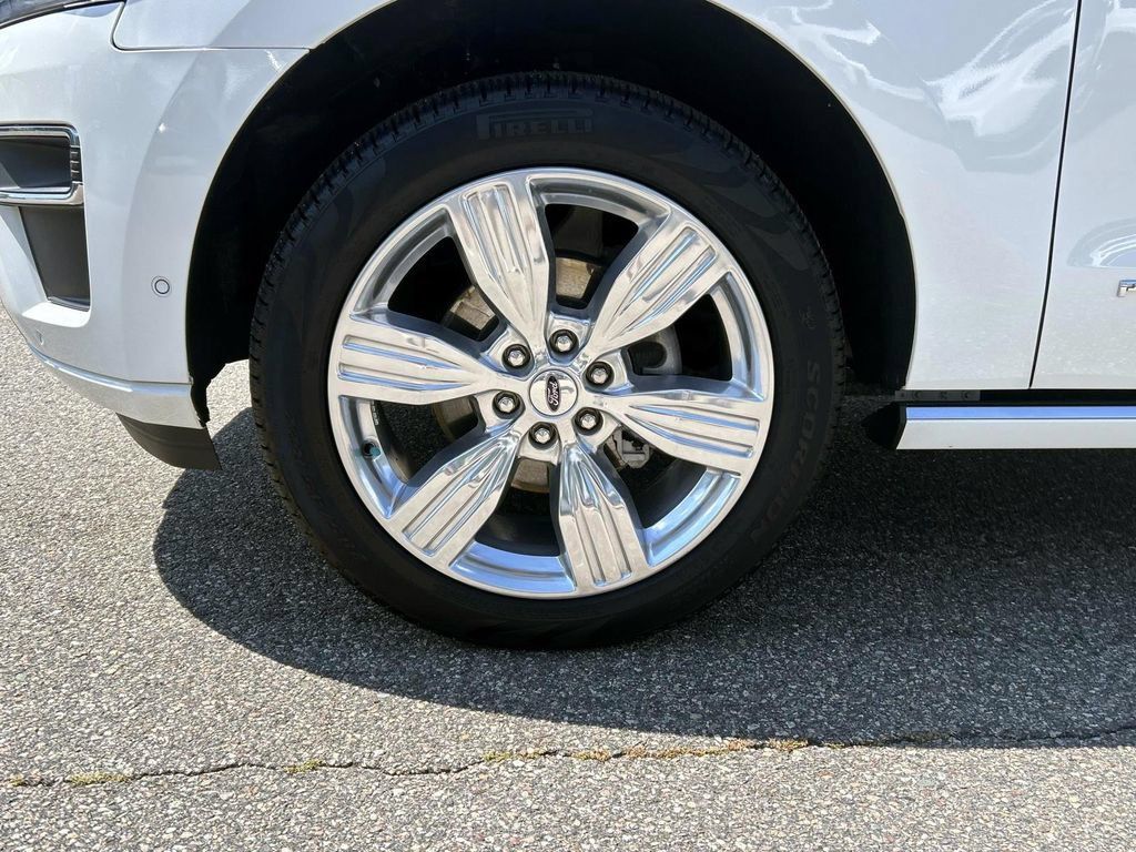 Used 2024 Ford Expedition Max Platinum AWD/4WD image 9