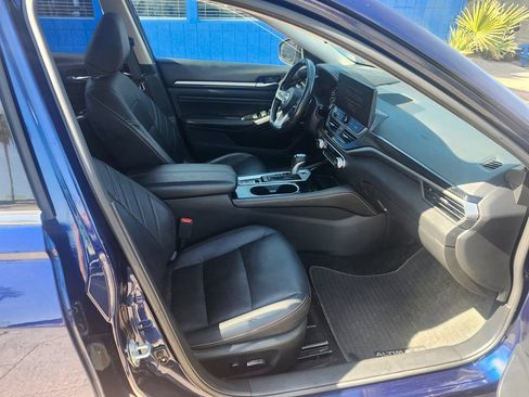 Used 2023 Nissan Altima 2.0 SR FWD image 17