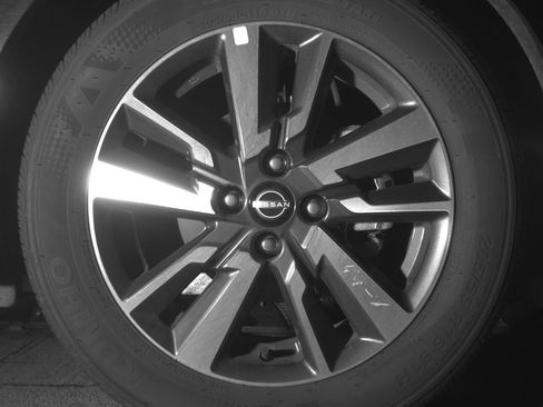 Used 2025 Nissan Versa SV FWD image 13