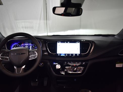 New 2026 Chrysler Pacifica Select image 32