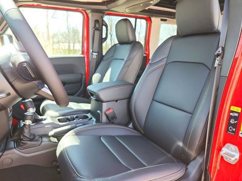 New 2026 Jeep Wrangler Unlimited Sahara AWD/4WD image 19