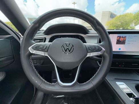 Certified 2025 Volkswagen Atlas Cross Sport SE FWD image 15