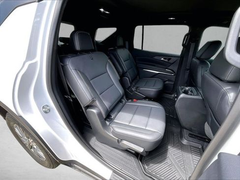 Used 2024 Chevrolet Traverse LT FWD image 29